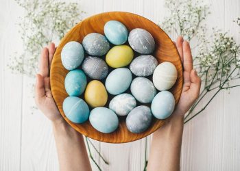 Cum vopsim ouale de Paste folosind ingrediente naturale