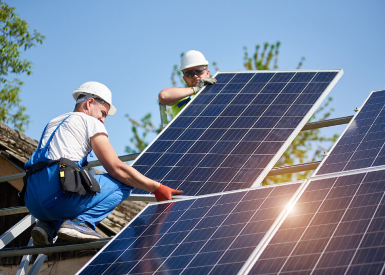 Panouri fotovoltaice: tot ce trebuie să știi înainte de a investi