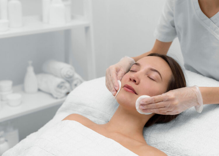 Cum să-ți pregătești un scrub perfect pentru corp la tine acasă