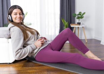 Sport acasă fără echipament: cum să te antrenezi eficient