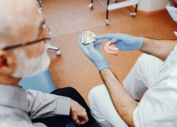 Îngrijirea implanturilor dentare: cum să asiguri o durată de viață îndelungată