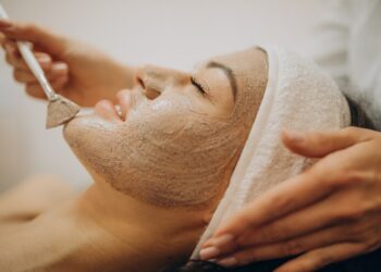 Tot ce trebuie să știi despre exfoliere: reguli esențiale pentru a evita problemele pielii