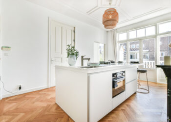 Design interior pentru bucătării mici – soluții ingenioase de amenajare