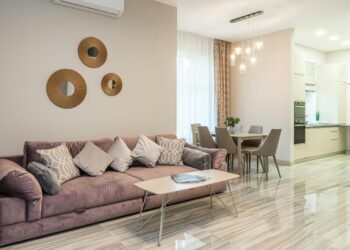 De ce să alegi parchet lucios pentru locuința ta: beneficiile care te vor convinge