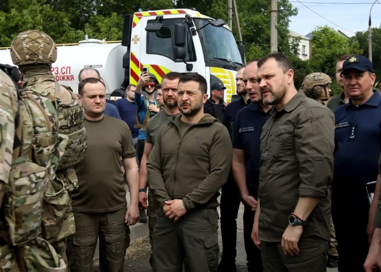 În Ucraina, „începe să se simtă iz de campanie prezidenţială”. Cât de puternic mai este Zelenski după trei ani de război