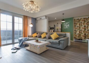 Cum asortezi parchetul gri cu pereții: 6 combinații de culori