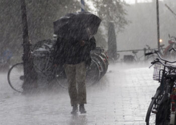 Atenţionare meteorologică – Ploi în aversă şi vânt, până sâmbătă seară în toate regiunile