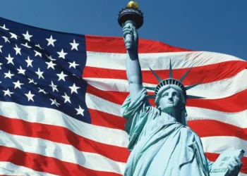 Americanii râd de francezi: Fără noi, vorbeați germană