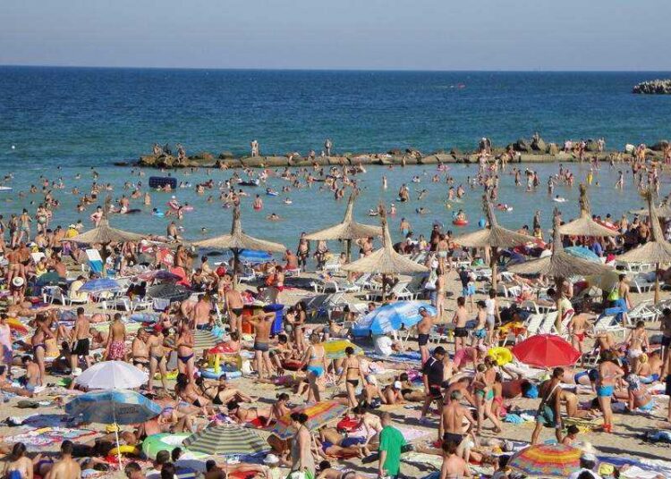 Şapte unităţi de pe litoral, închise temporar de comisarii ANPC