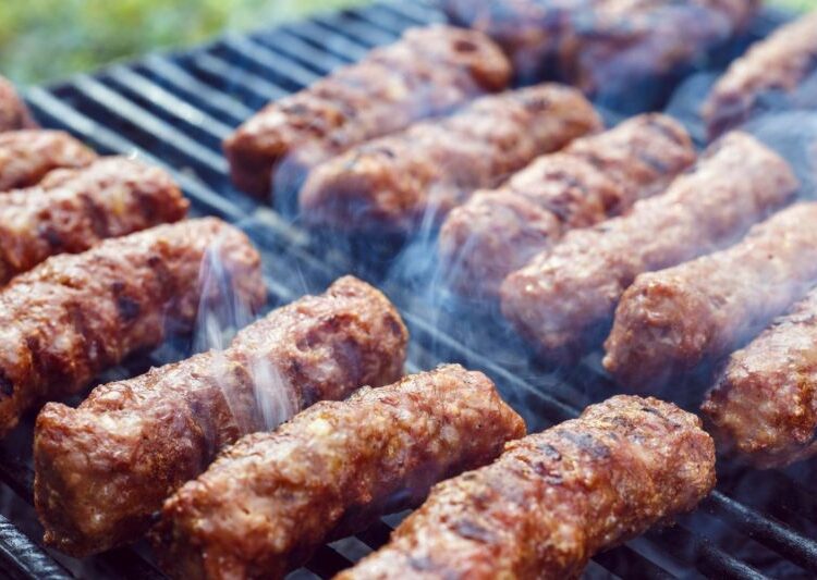 ANPC, recomandări pentru 1 Mai: Evitaţi achiziţia de carne tocată din locuri neautorizate