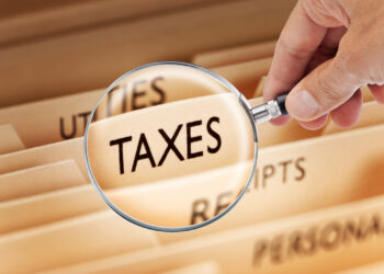 Taxe care intră în vigoare de sâmbătă, 5 aprilie. Se schimbă regulile comerțului