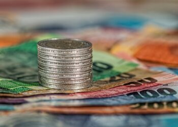 Alertă financiară! Populația, sfătuită să-și păstreze economiile cash
