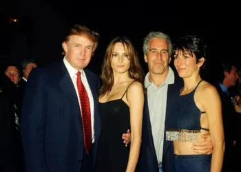 Dezvăluiri din culisele prieteniei lui Trump cu Jeffrey Epstein. „Își împărțeau iubitele și avioanele”