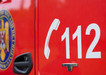 O fată din București a fost electrocutată după ce a călcat într-o baltă în care erau căzute fire electrice