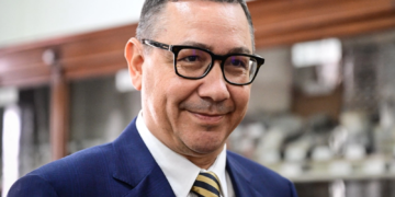 Ponta, atac către Miruţă: „Împuşcaţi-l în limbă! Închideți-l într-o pivniță!”. USR acuză un derapaj grav