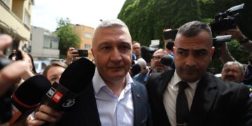 Șeful Armatei, acuzat că a făcut ofițeri ilegal fiicele unor generali
