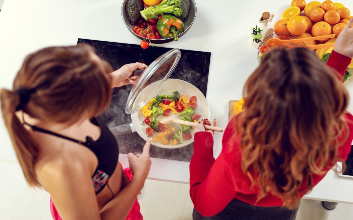 Dieta pentru femei ocupate: mese simple care nu cer ore întregi în bucătărie