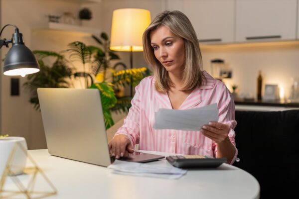 Cum compari costul unui abonament cu plata ocazională a aceluiași serviciu
