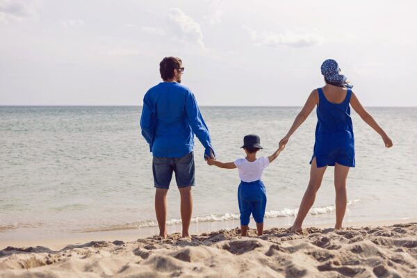 Cum organizezi o vacanță cu două familii și copii de vârste diferite