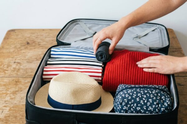 Ce pui în bagaj pentru o vacanță care combină muntele cu orașul