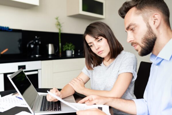 Cum stabilești cât poți oferi familiei ca ajutor fără să îți neglijezi propriile obligații